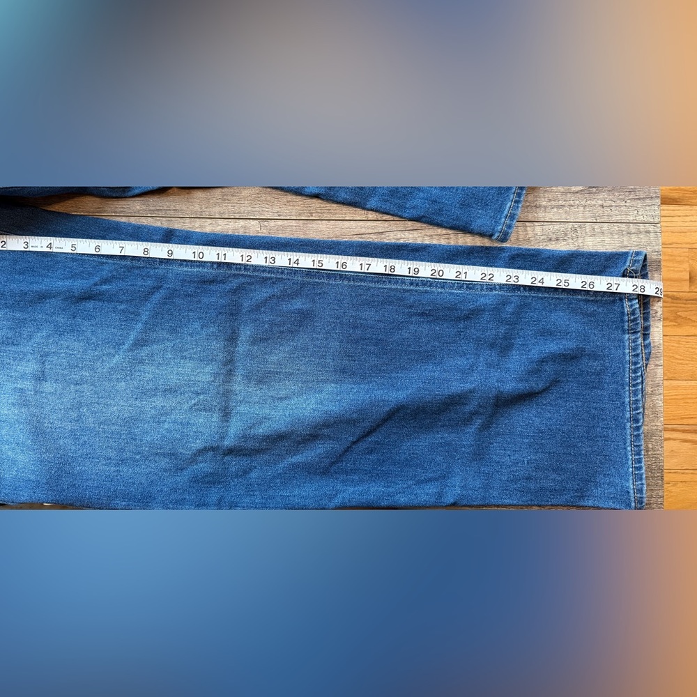 Old Navy high rise wide leg jeans. Size 10P, 28" inseam. EUC, like new. - Picture 4 of 7